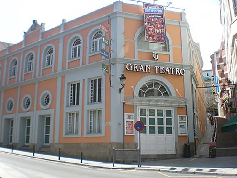 Fachada del Gran Teatro de Cáceres