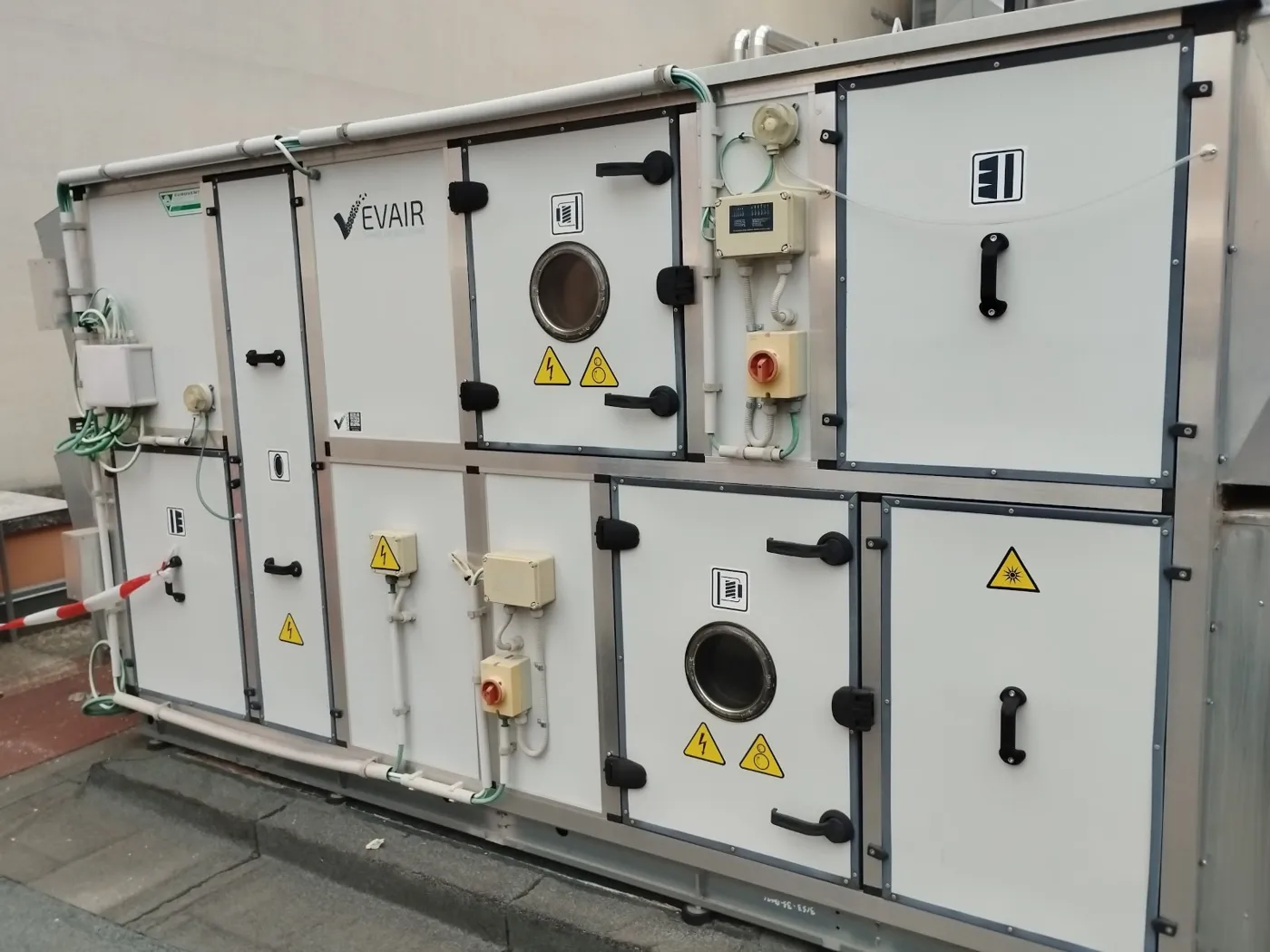 Climatizador en la sala técnica de un centro sanitario